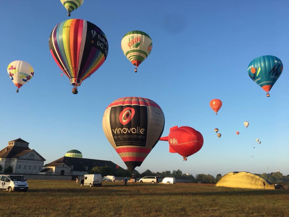 Présence de la montgolfière publicitaire Vinovalie au meeting de Arc et Senans en septembre 2018.