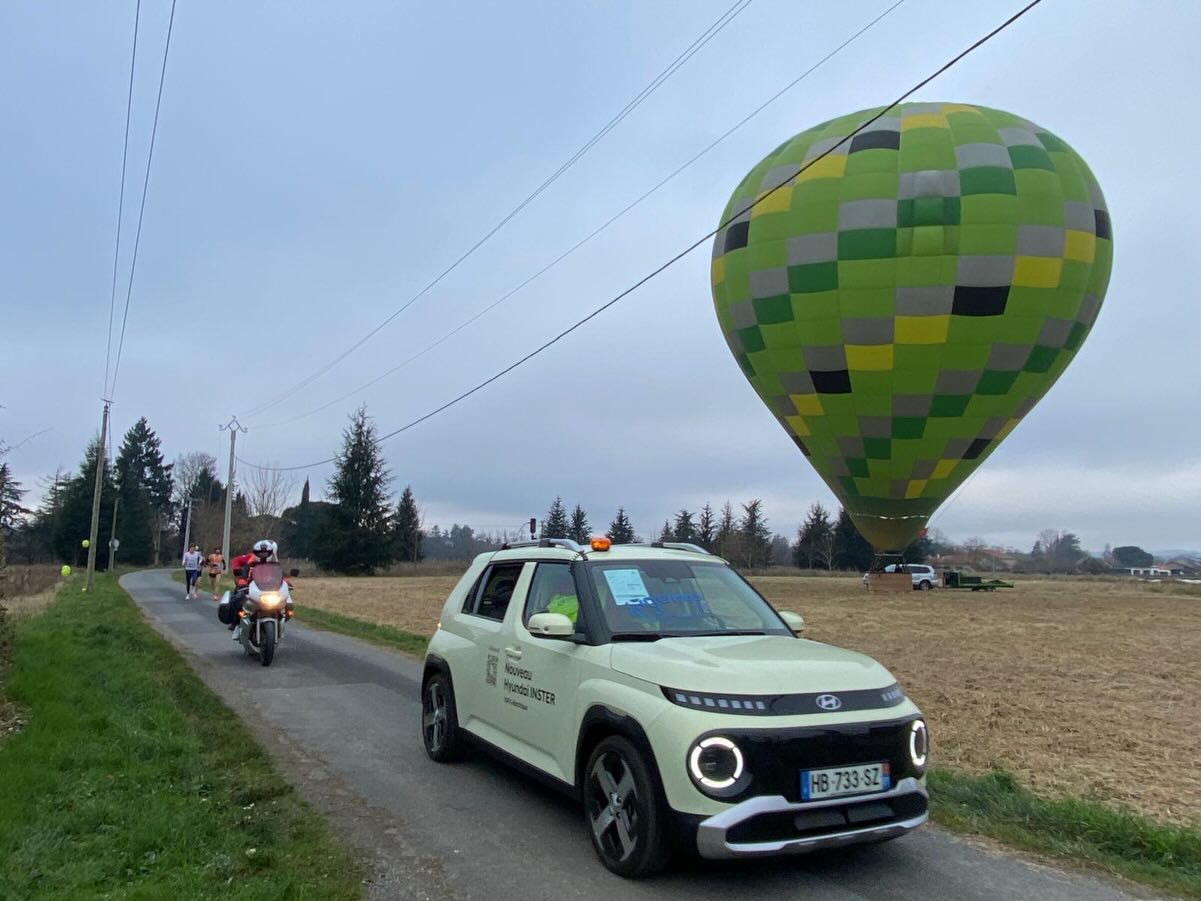 Montgolfière sur le parcours de la course de l'épiphanie