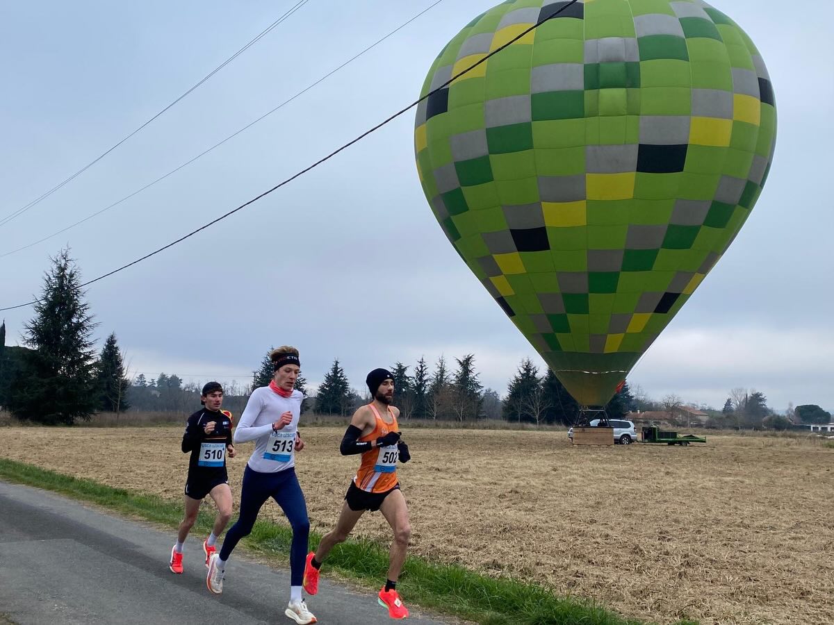 La montgolfière sur le course de Lescure d'Albi