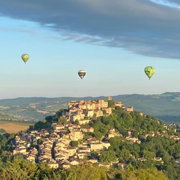 Trio de montgolfières sur Cordes sur Ciel