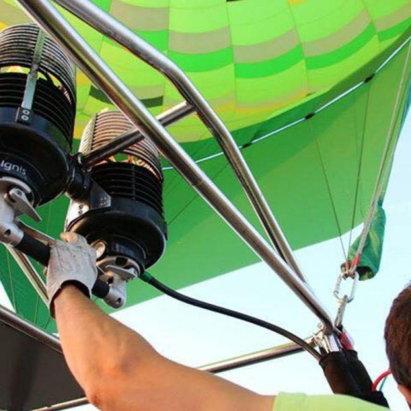 Pilote au brûleur de la montgolfière
