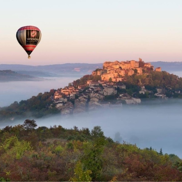 Village perchée de cordes sur Ciel en montgolfière