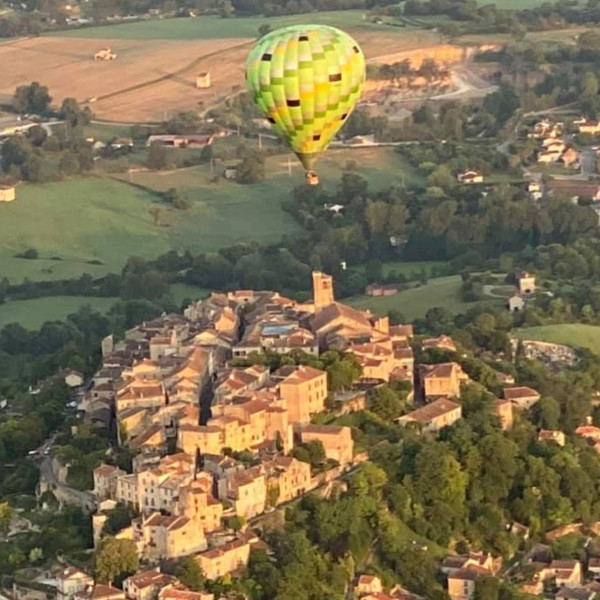 Sur un air de Toscane Occitane en montgolfière au départ de Cordes sur Ciel