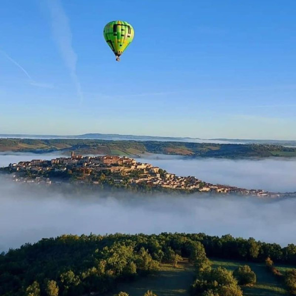 Wahou ! spectaculaire vol en montgolfière sur Cordes sur Ciel