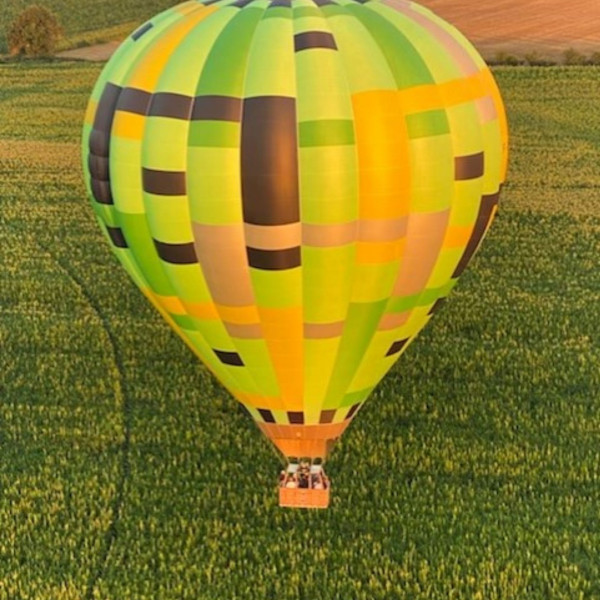 Vol en montgolfière dans un décor de  Toscane Occitane