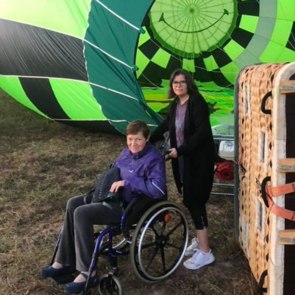 Faire un vol en montgolfière avec un siège pour les personnes atteinte d'un handicap