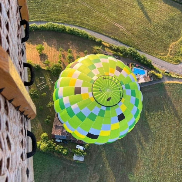 2 montgolfières survolent Lautrec jusqu'à Castres