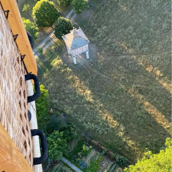 Pigeonnier vu du ciel en montgolfière près de Gaillac