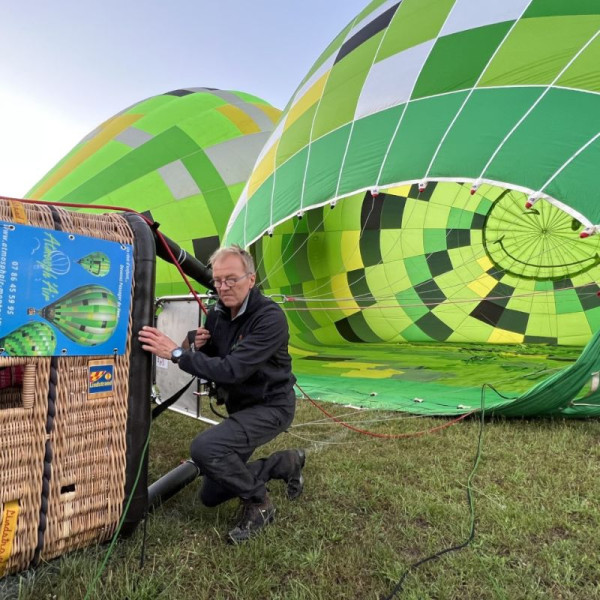 Préparation du pilote des équipement de la montgolfière