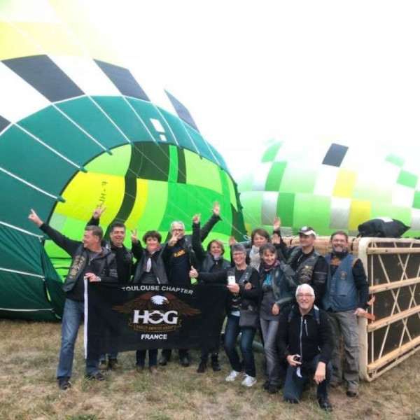 L'association de bikers de Toulouse ont choisi une activité de groupe un week-end avec un vol en montgolfière