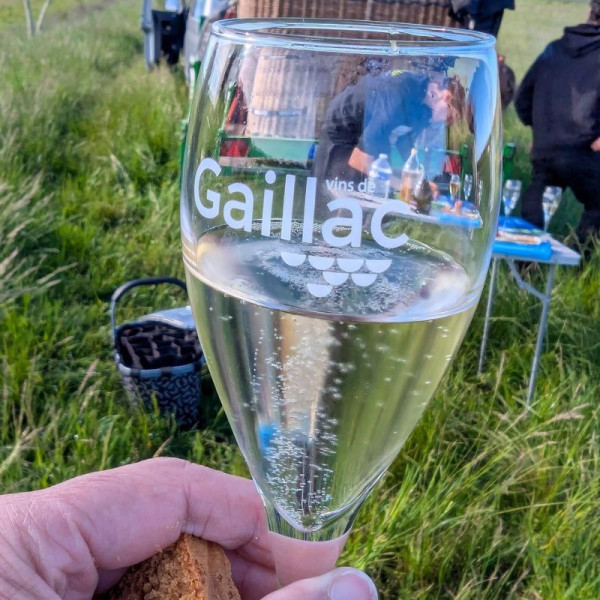 Quelques bulles de vin de Gaillac pour fêter le vol en montgolfière
