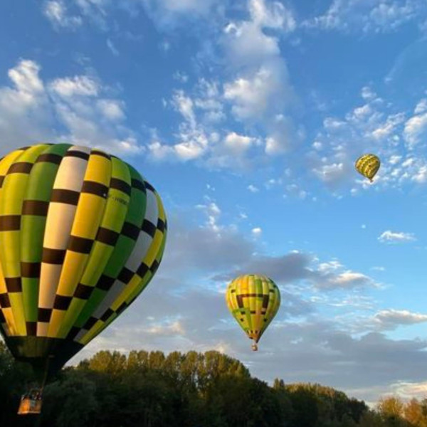 Décollage à 3 montgolfières de Cordes sur Ciel
