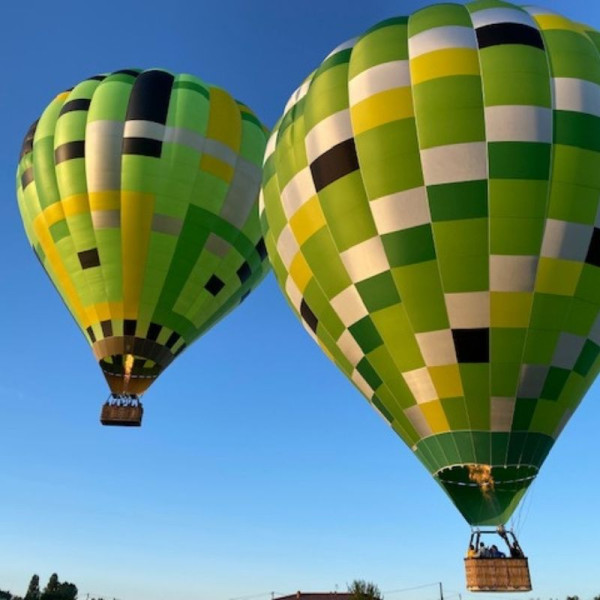 Décollage à 2 montgolfières d'Albi pour un passage sur La Cité Episcopale 