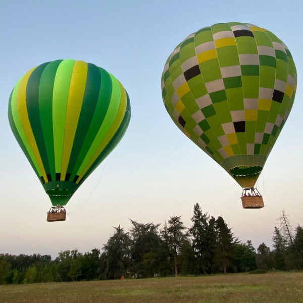 Décollage à 2 montgolfières au lac de Pareloup