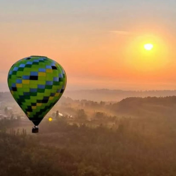 Lever de soleil sur la montgolfière d'Atmosph'Air près de Lavaur