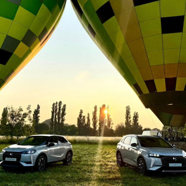 Lancement de la série de voiture DS Jules Verne au pied de la montgolfière d'Atmosph'Air