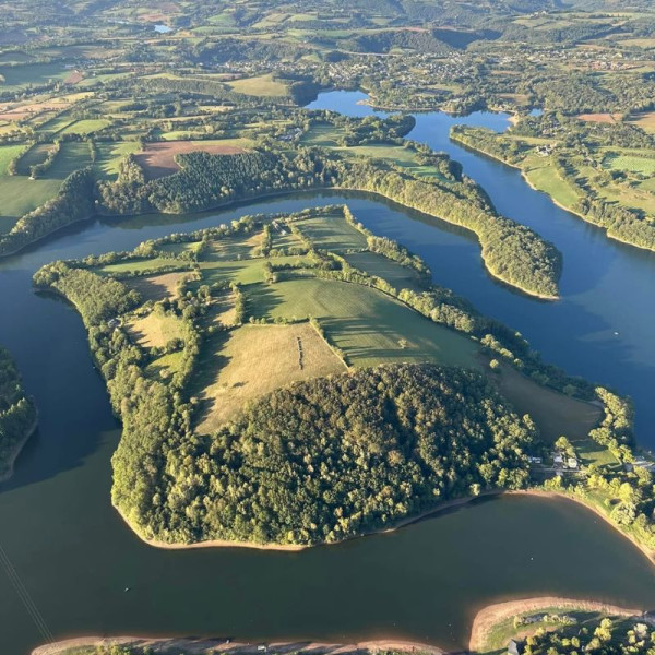 Atterrissage en montgolfière près du Lac de Pont de Salars
