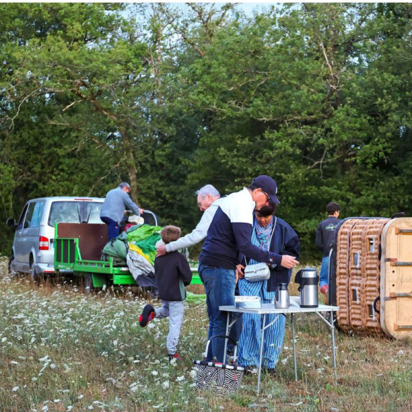 Préparation avant le décollage de la montgolfière sur Lautrec