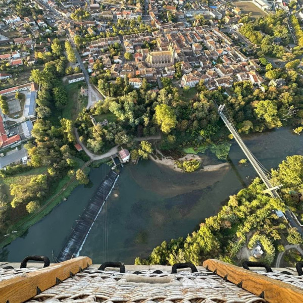 La rivière Agout le long de Saint Sulpice en montgolfière

