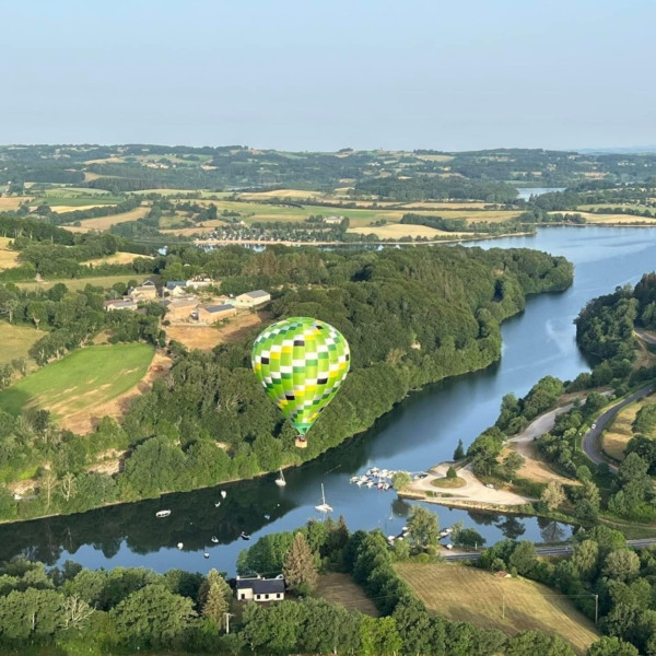 Au départ de Salles Curan en montgolfière
