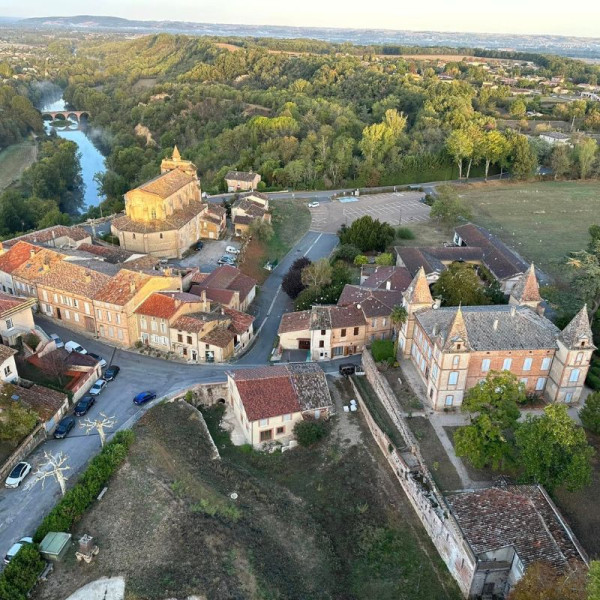 Le village des potiers de Giroussens en montgolfière