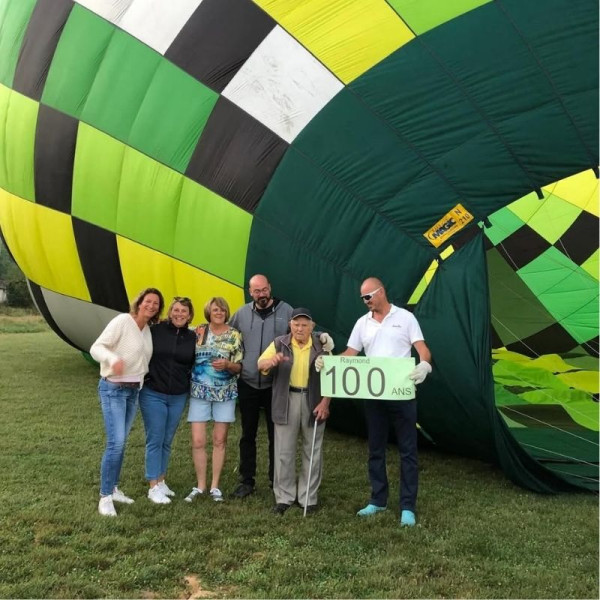 Anniversaire fêté en montgolfière lors de ses 100ans
