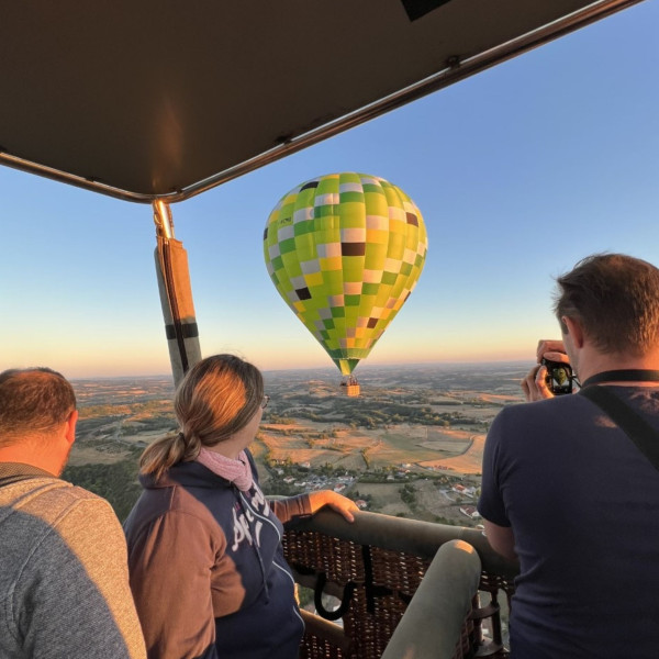 Effet Wahou !!!  au décollage de Cordes sur Ciel en montgolfière