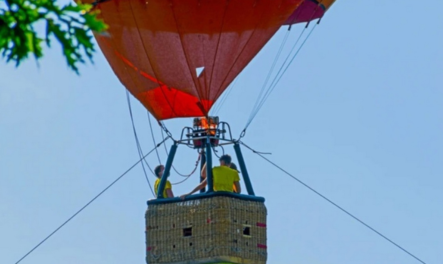 Comment monter dans la nacelle d'une montgolfière ?
