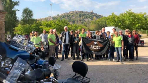 28 bikers en Harley-Davidson pour un vol en ballon à Cordes-sur-Ciel